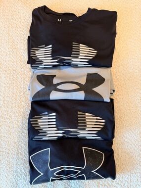 Under Armour youth large Logo Tees - Black & Gray